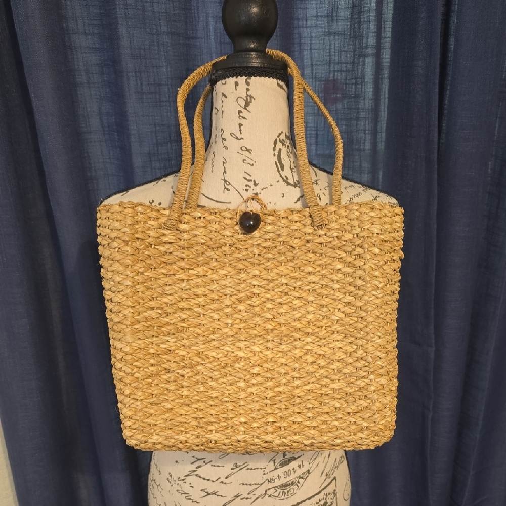 Authentic Hawaiian Handwoven Tote Bag with Kukui Nut Closure - EUC